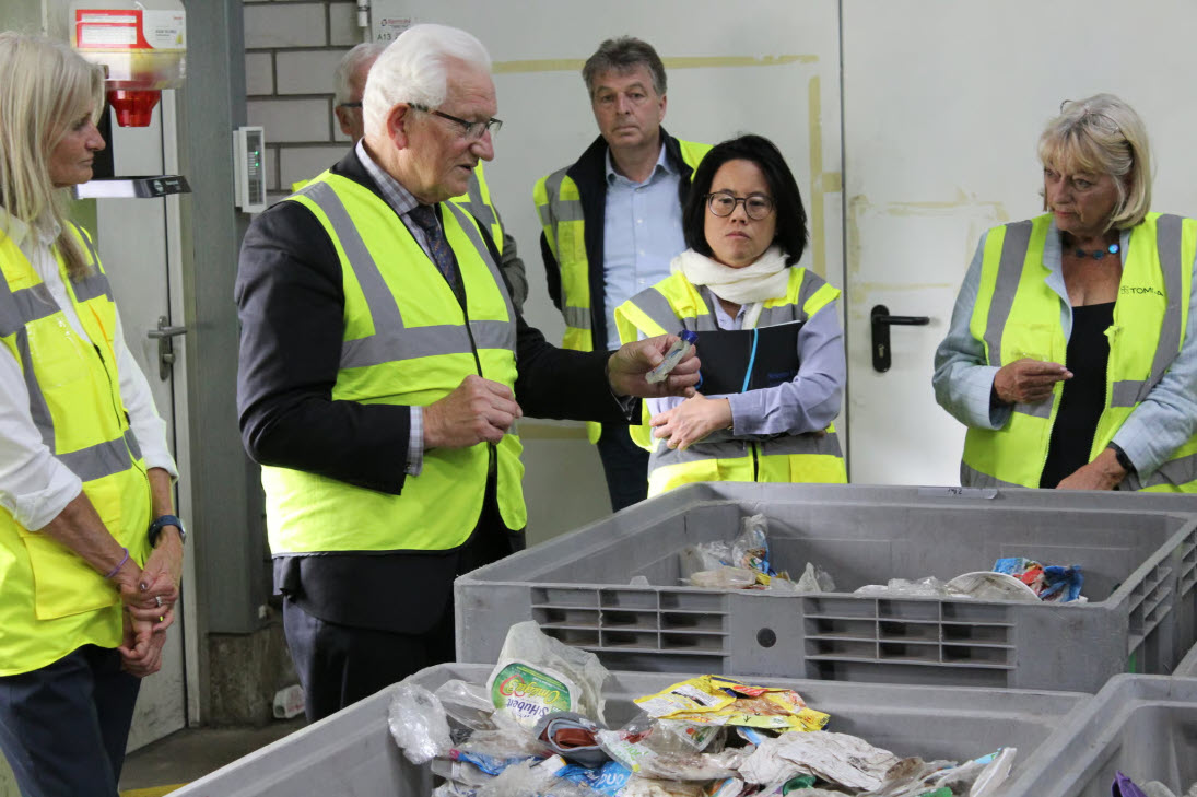 参观人员还了解了包装设计如何进一步支持材料回收和可回收性